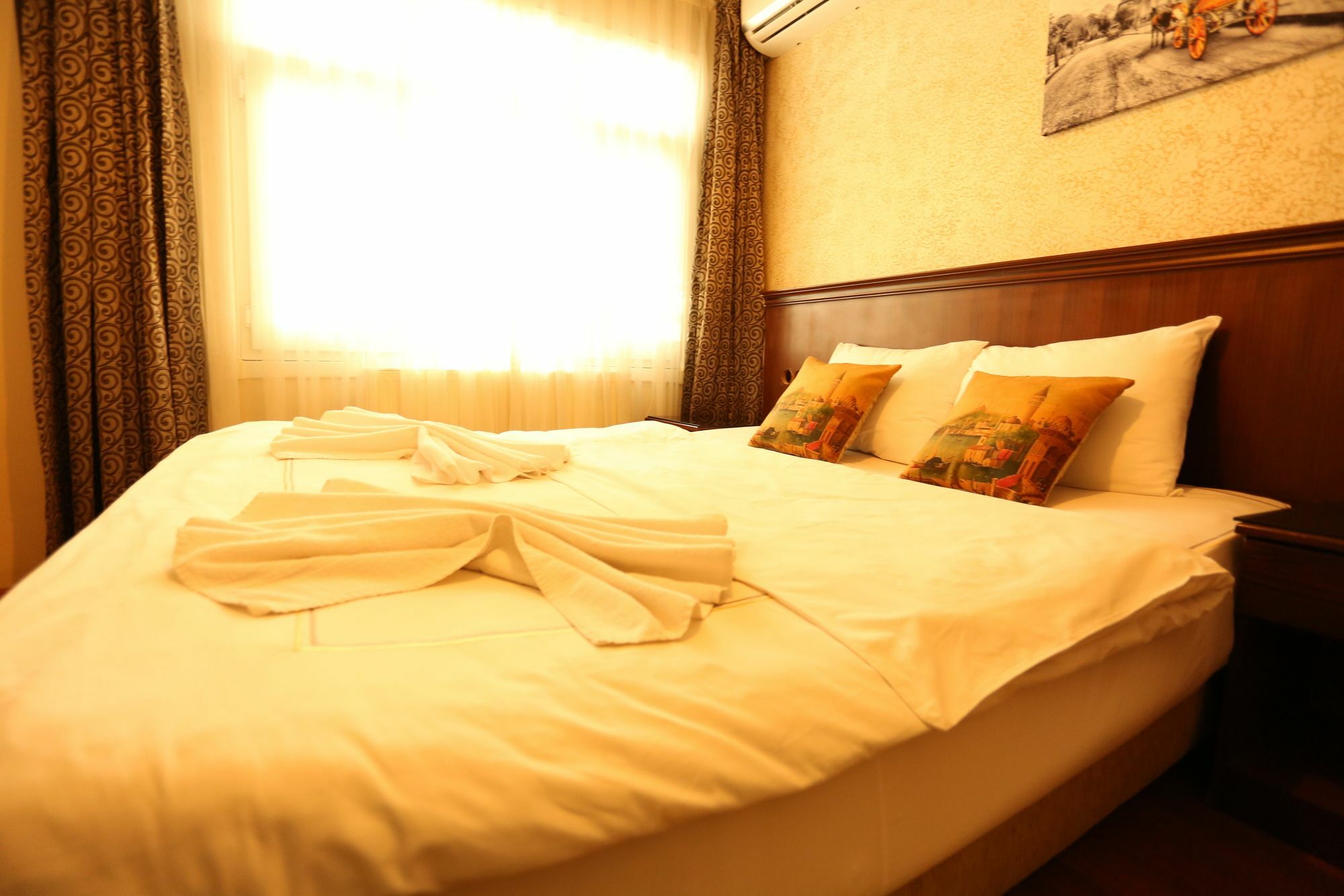 Dos Hermanos Hotel Истанбул Екстериор снимка